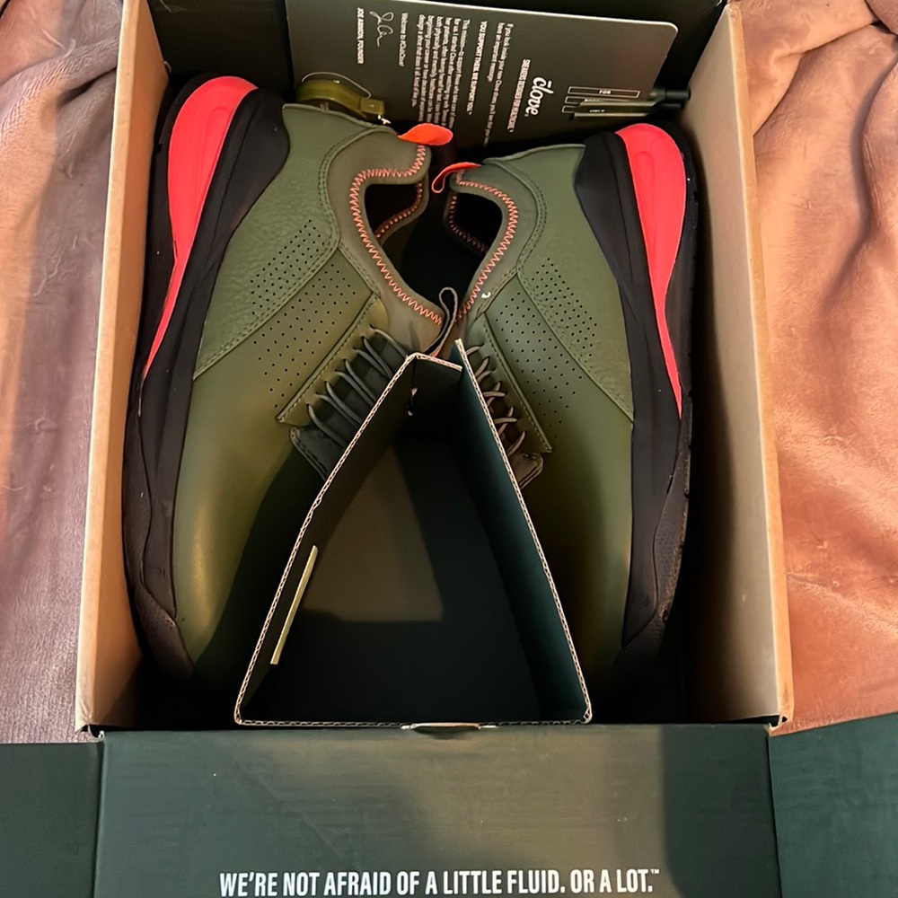 Cloves limited edition sneakers